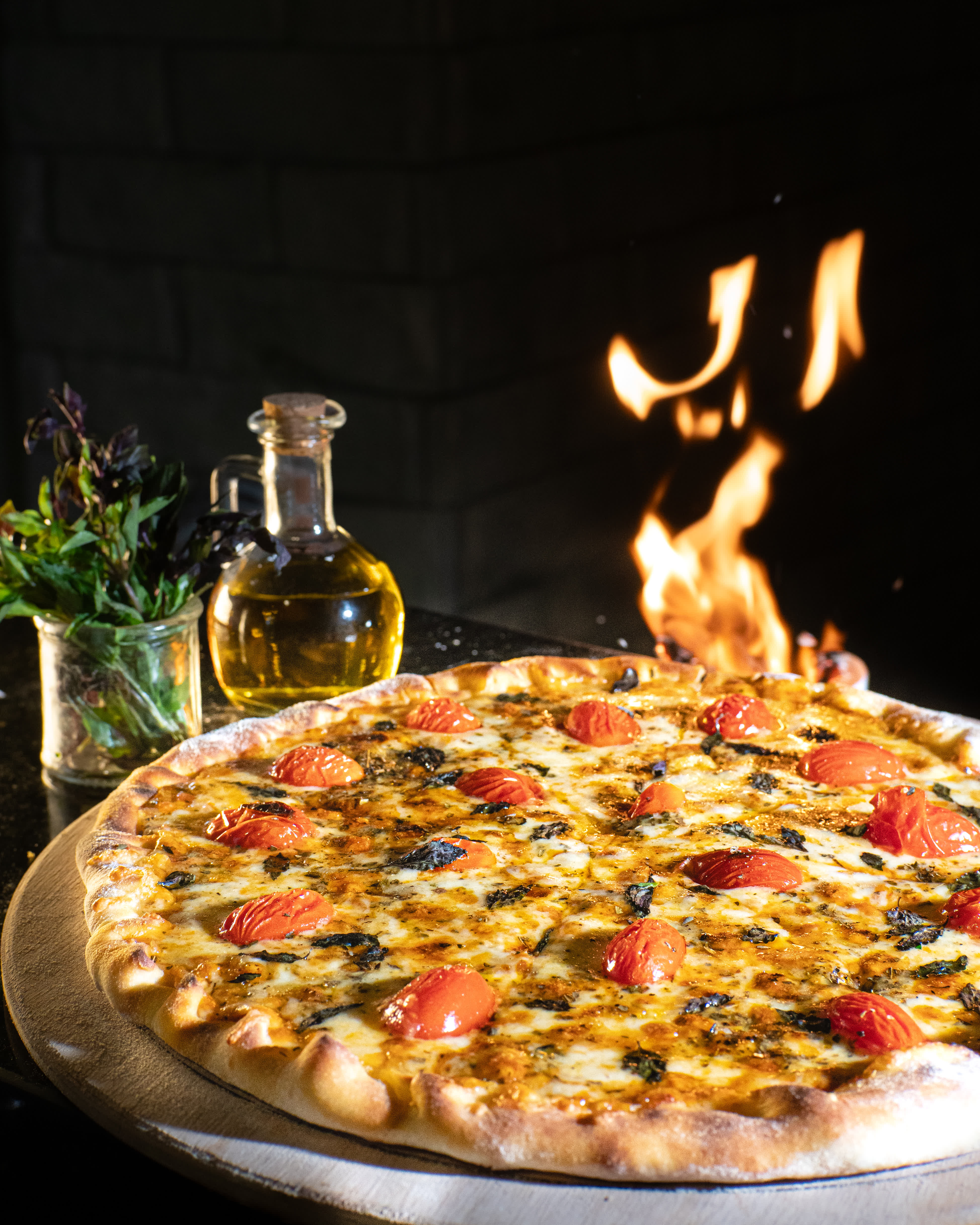 Pizza Margherita - Molho de tomate, mussarela e manjericão